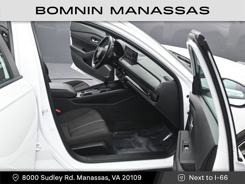 Used 2023 Honda Accord Sport image 9