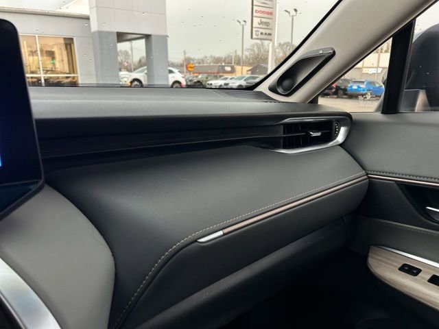 Used 2023 Toyota Venza Limited image 39