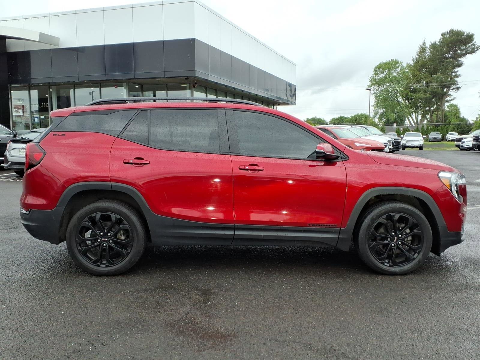 Certified 2022 GMC Terrain SLE w/ Driver Convenience Package AWD/4WD image 2