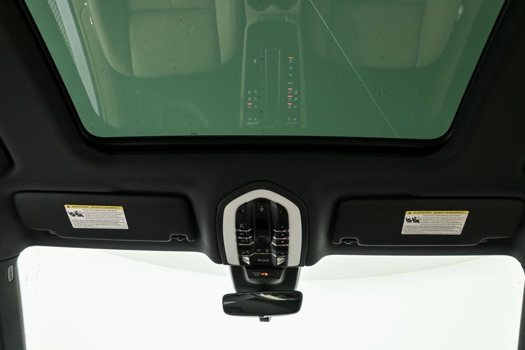 Certified 2025 Porsche Macan image 19