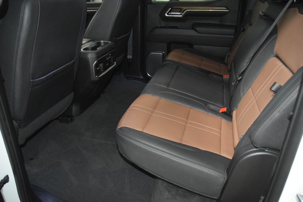 Used 2024 Chevrolet Silverado 1500 High Country AWD/4WD image 46