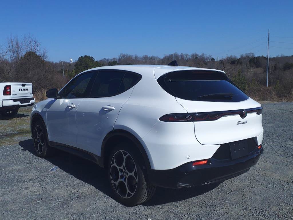 New 2025 Alfa Romeo Tonale AWD/4WD image 16