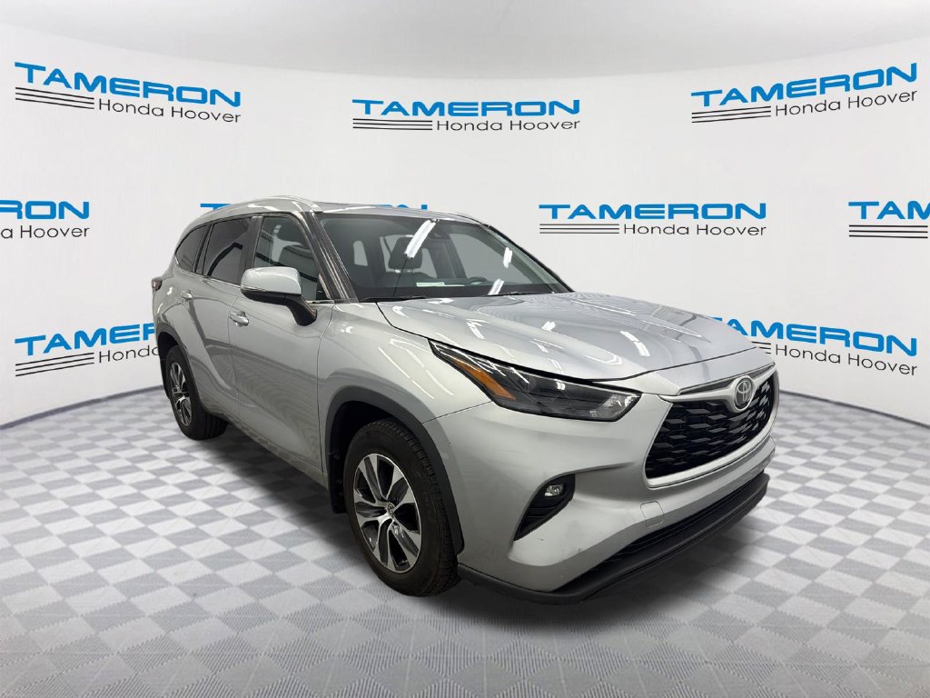 Used 2024 Toyota Highlander XLE FWD image 7