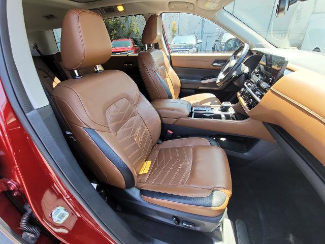 Used 2022 Nissan Pathfinder Platinum FWD image 27