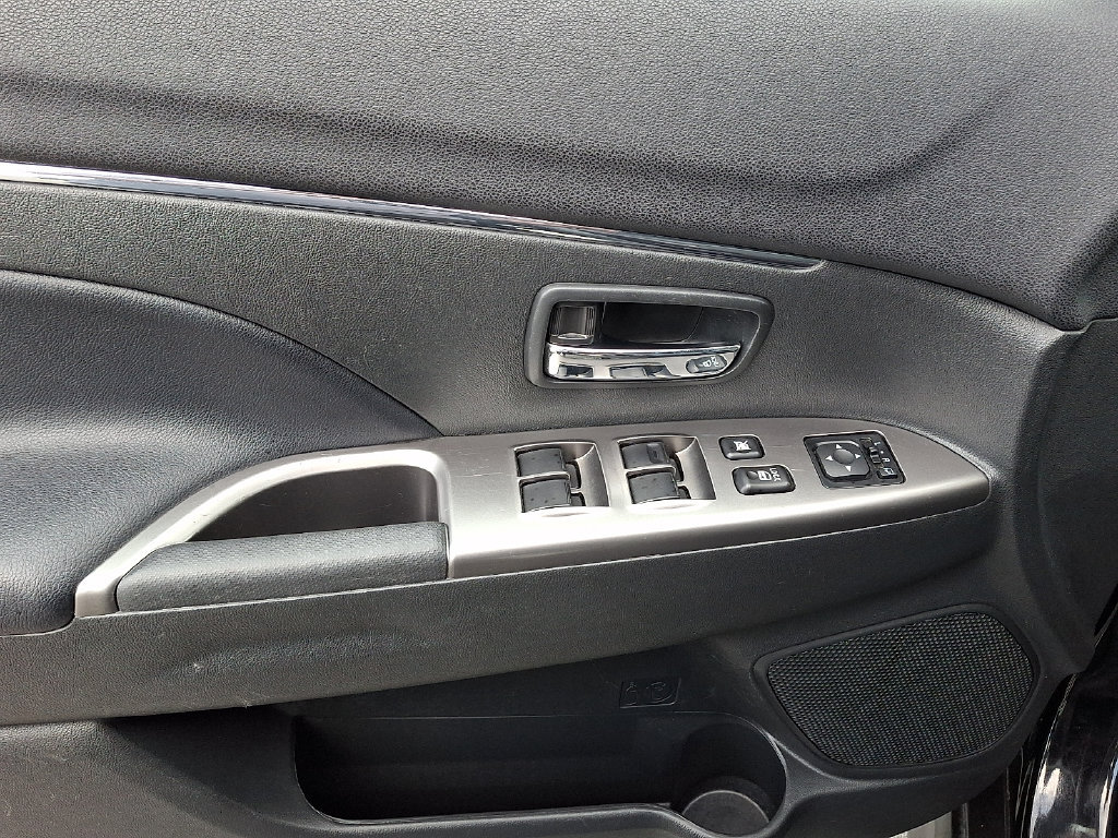 Used 2024 Mitsubishi Outlander Sport SE AWD/4WD image 13