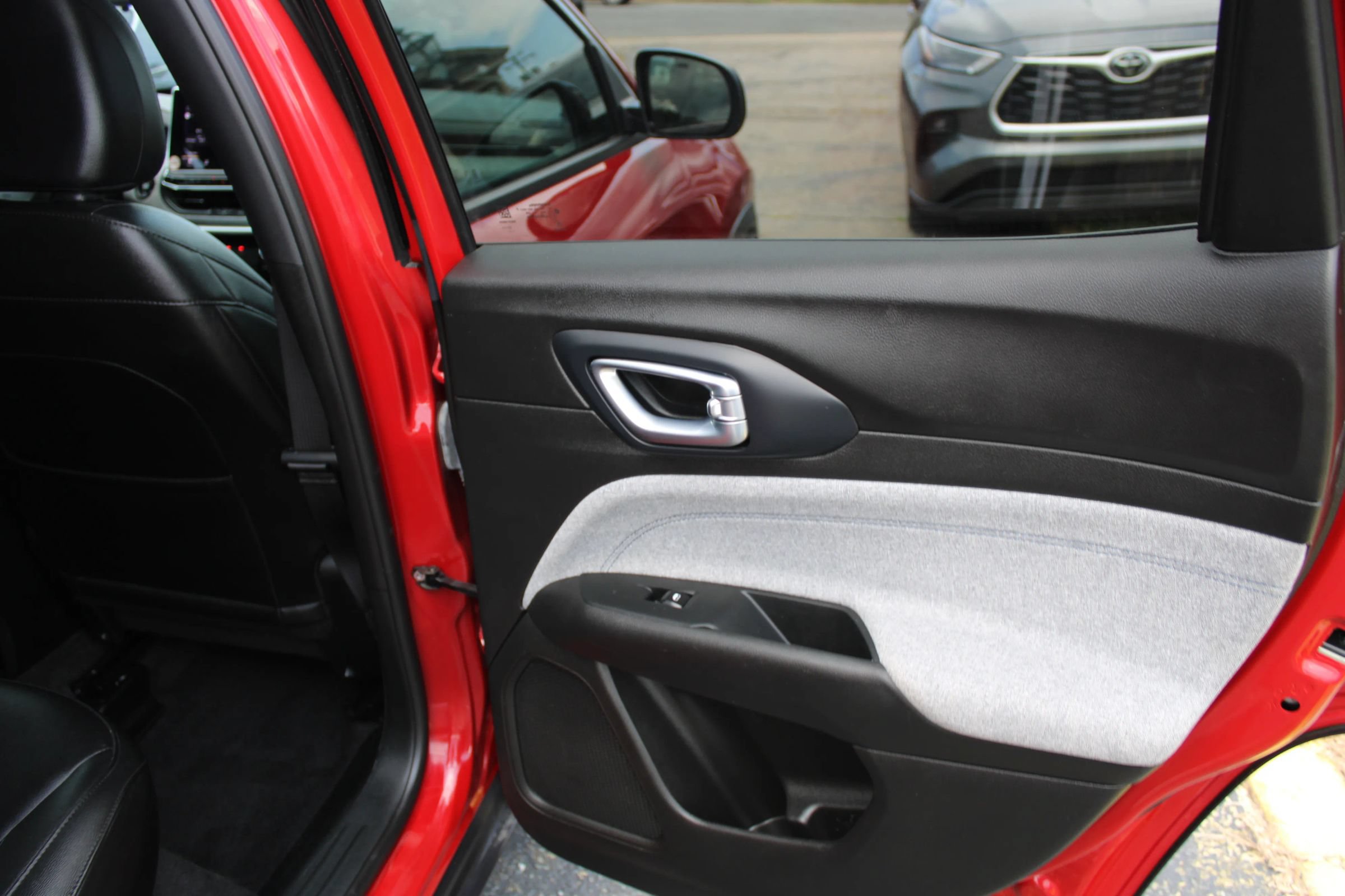Used 2024 Jeep Compass Latitude AWD/4WD image 21