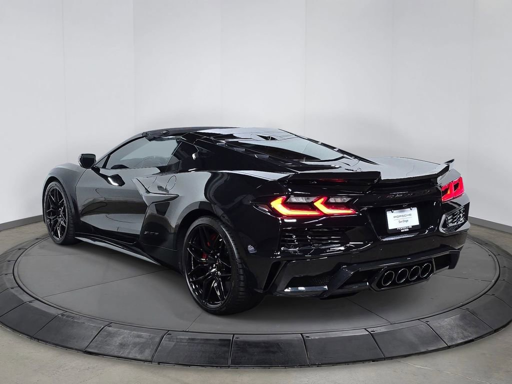 Used 2025 Chevrolet Corvette Z06 w/ Stealth Interior Trim Package RWD image 3