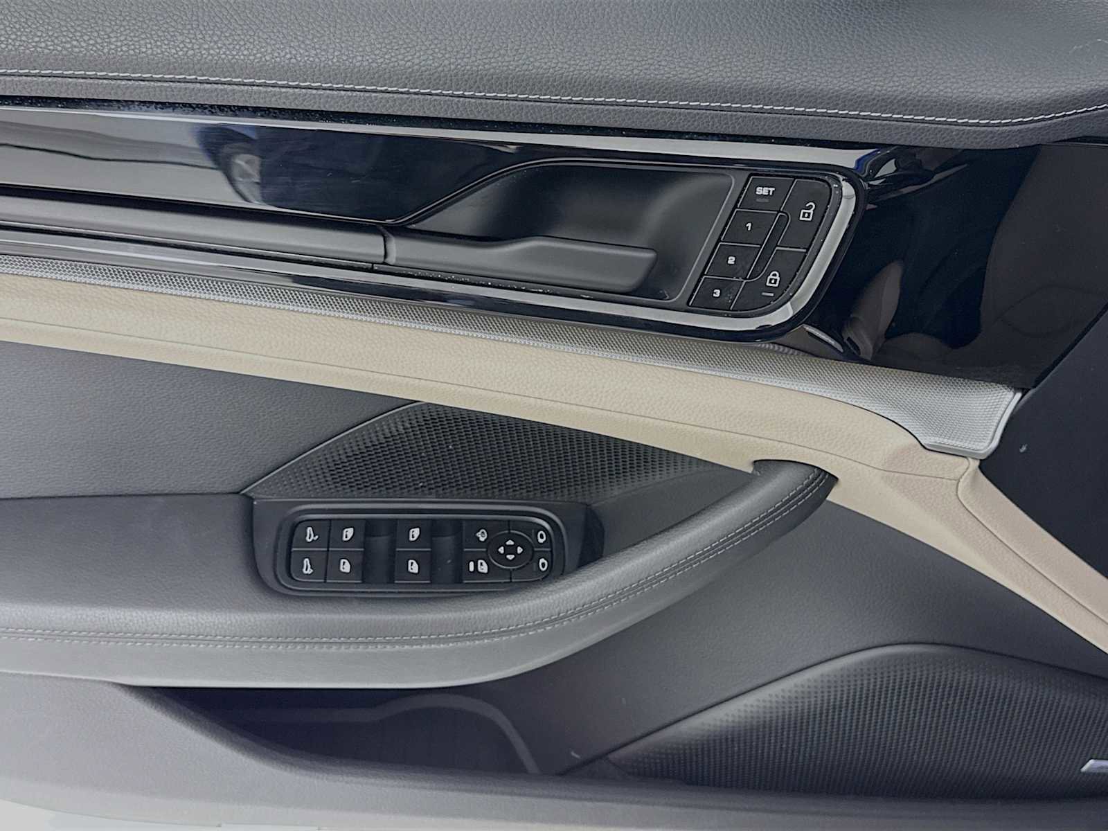 Certified 2025 Porsche Panamera image 11