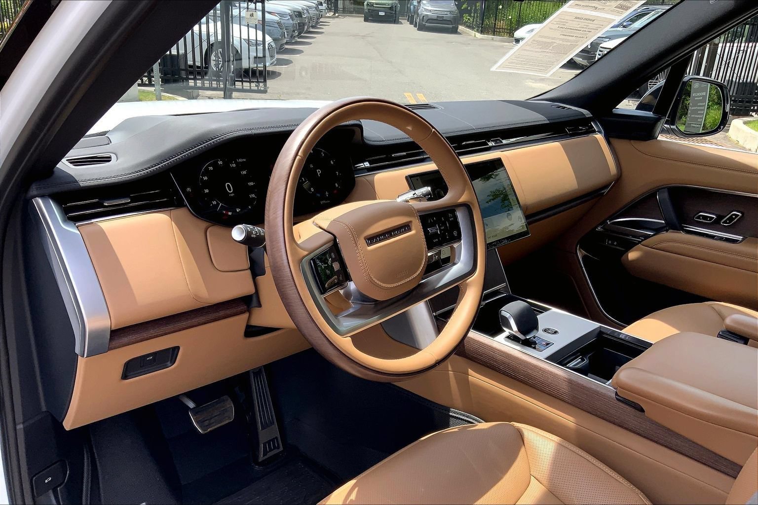 Certified 2025 Land Rover Range Rover Long Wheelbase SE AWD/4WD image 17