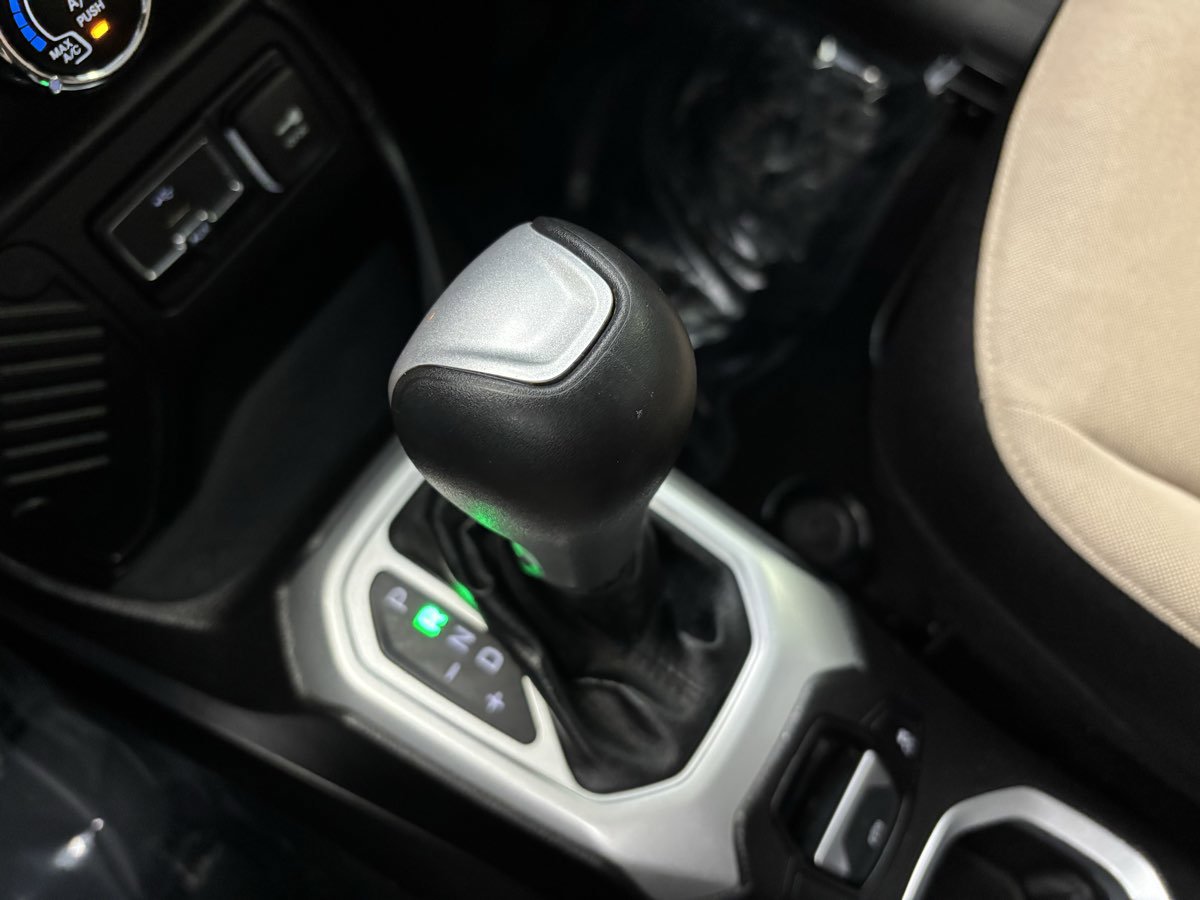 Used 2016 Jeep Renegade Sport w/ Power & Air Group FWD image 19