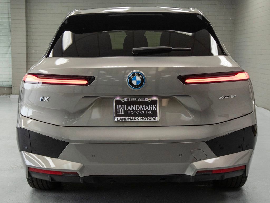 Used 2024 BMW iX xDrive50 w/ Sport Package AWD/4WD image 25