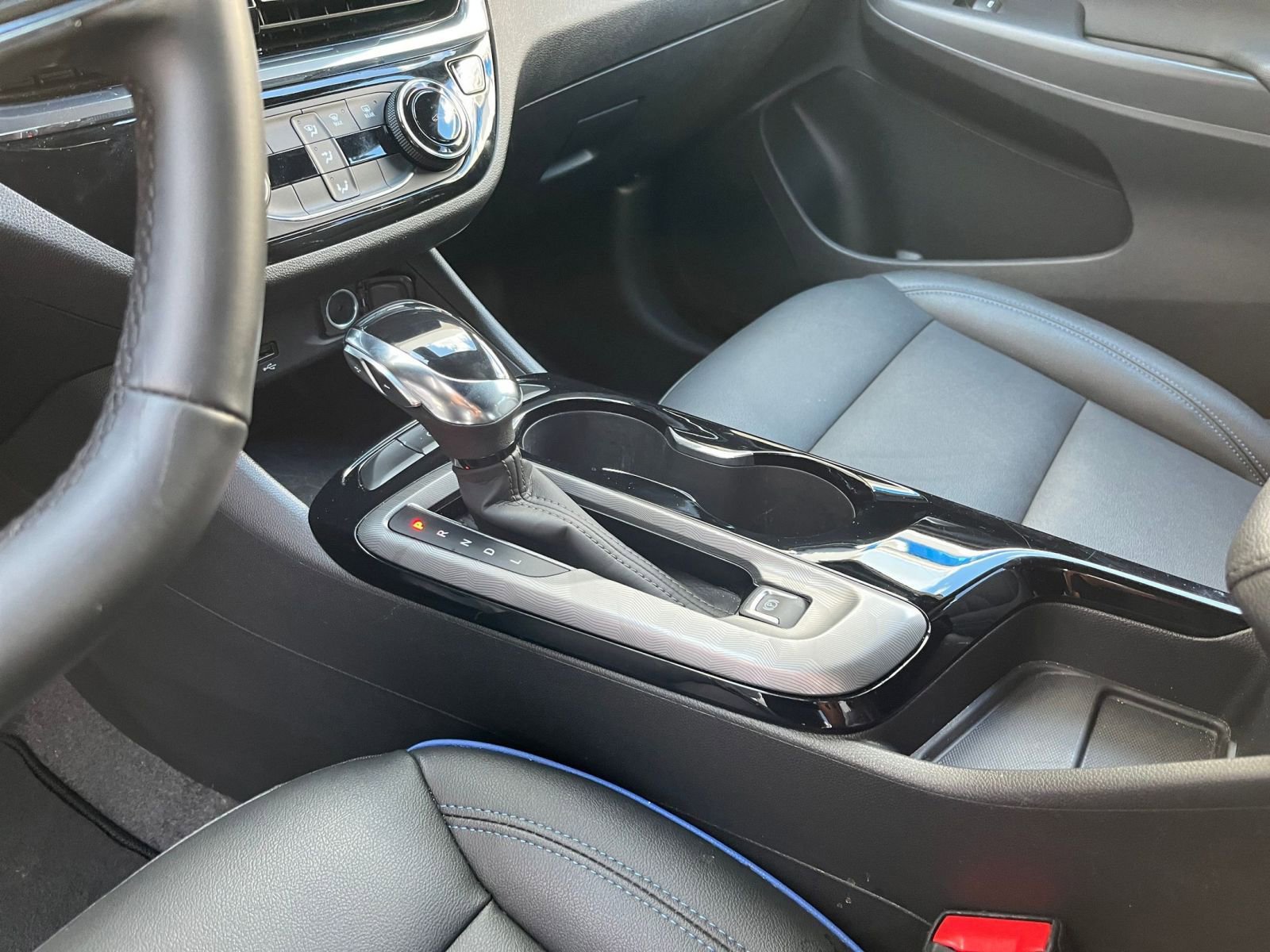 Used 2025 Buick Envista Sport Touring image 41