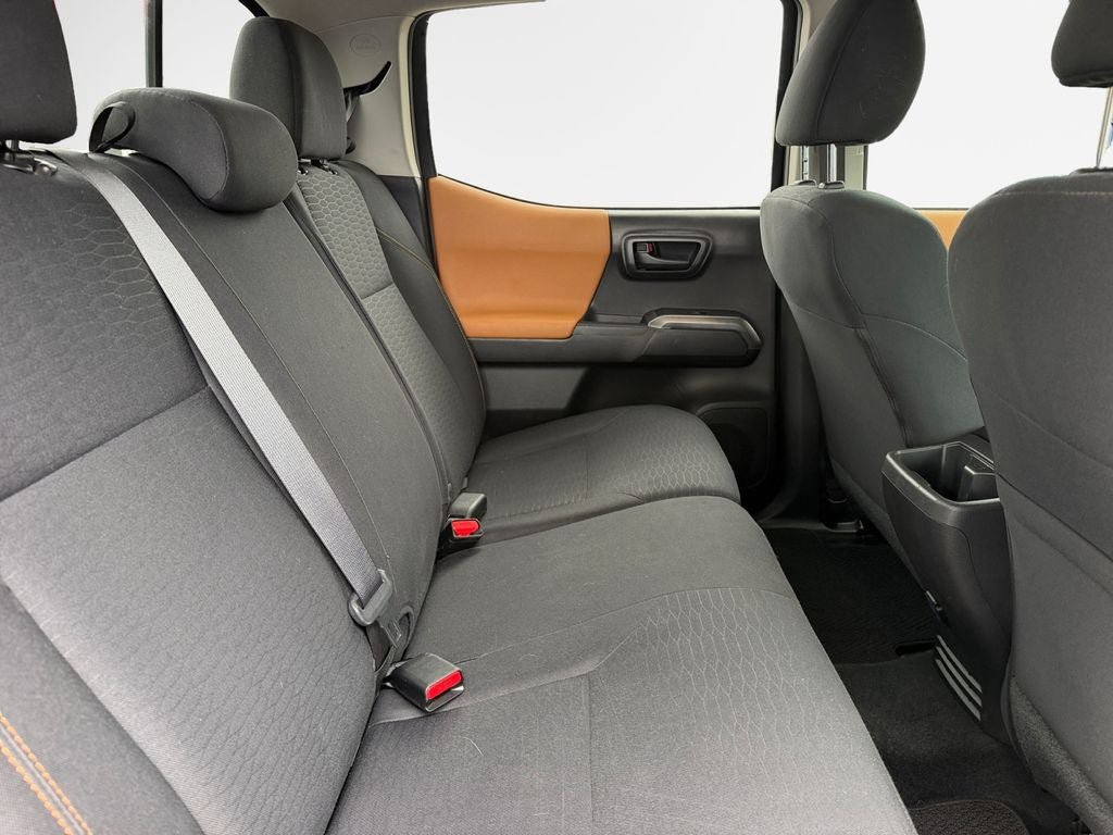 Used 2018 Toyota Tacoma SR5 RWD image 24