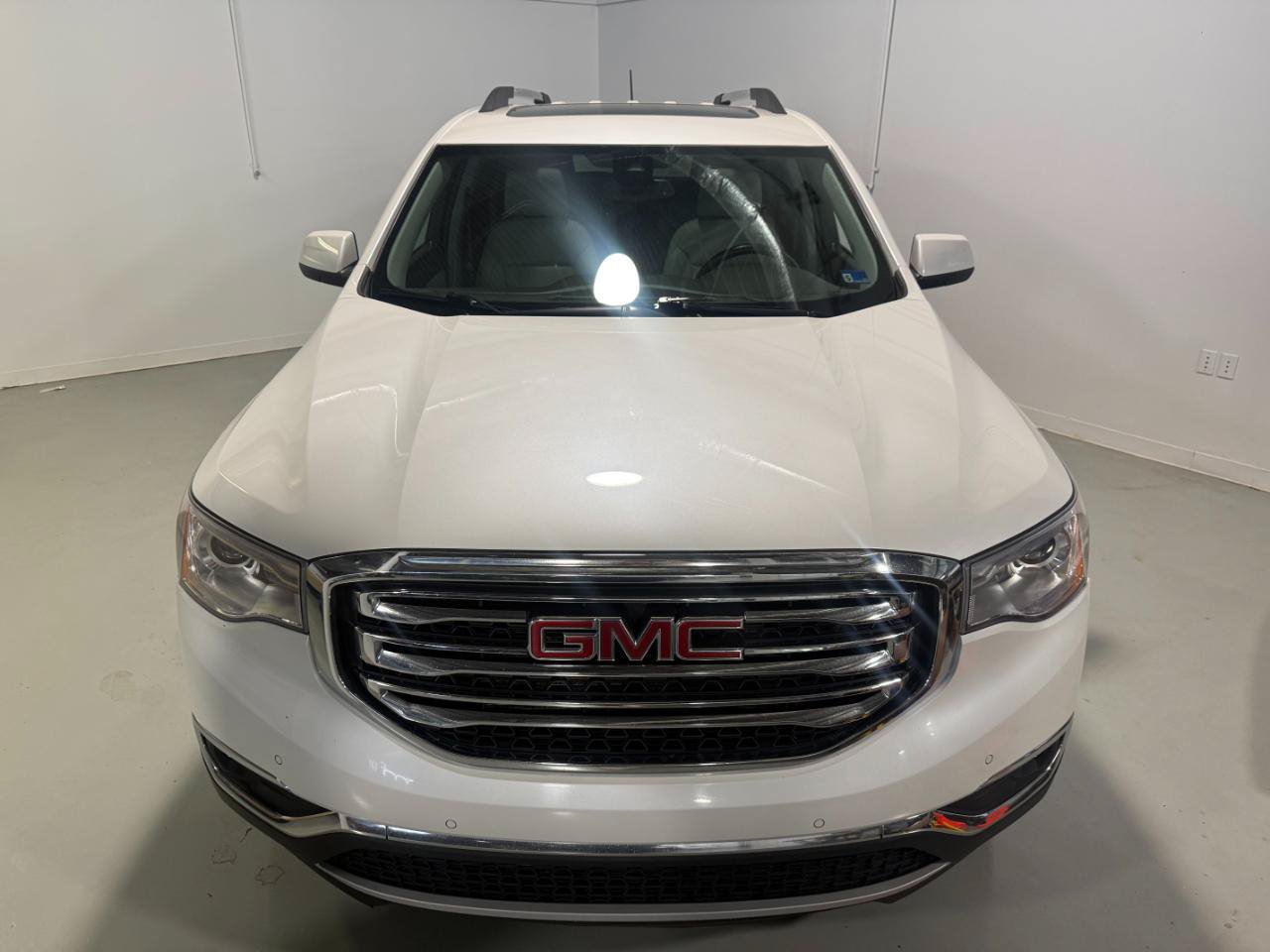 Used 2017 GMC Acadia SLT AWD/4WD image 3