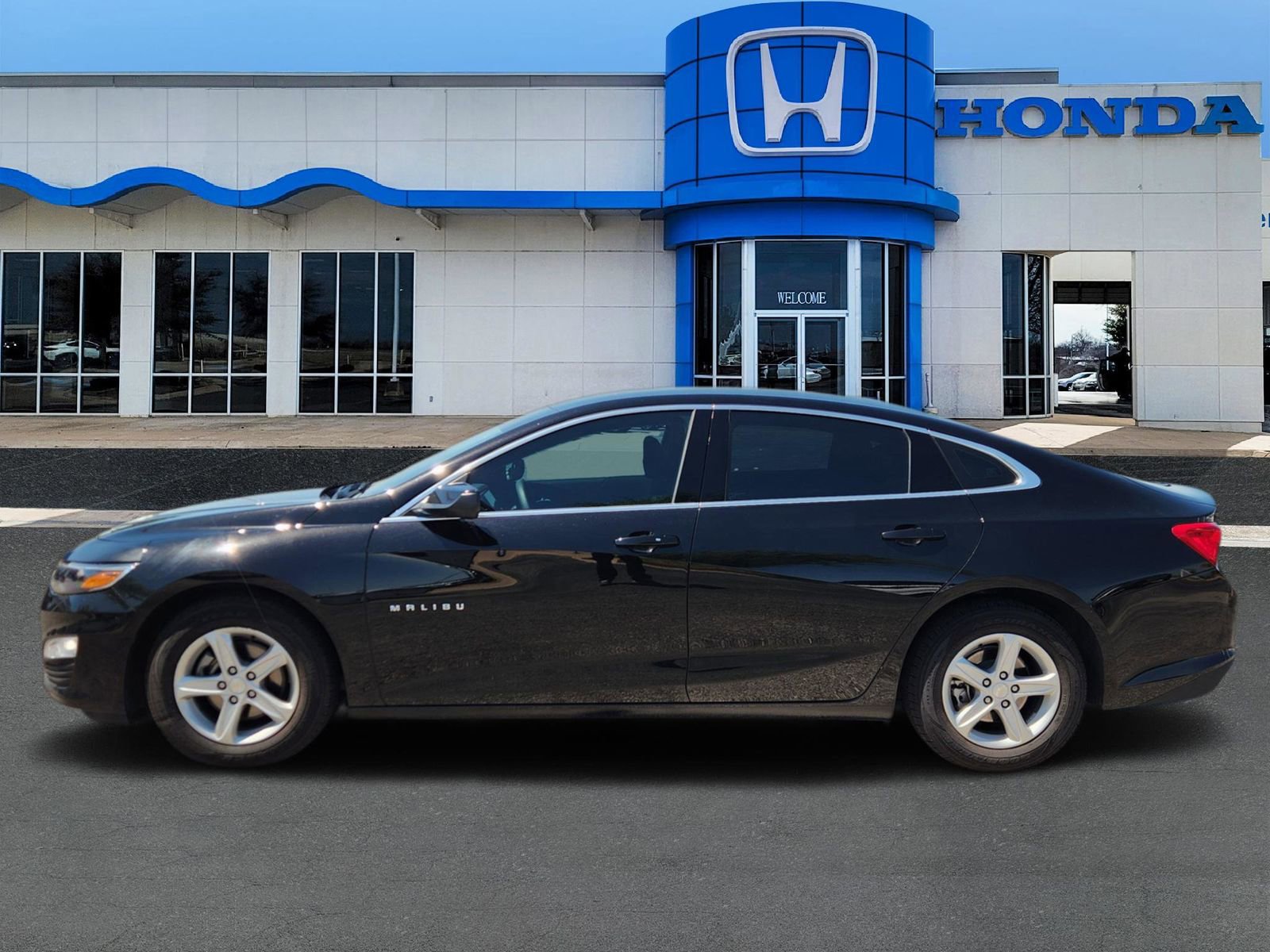 Used 2025 Chevrolet Malibu LS w/ Driver Confidence Package FWD image 3