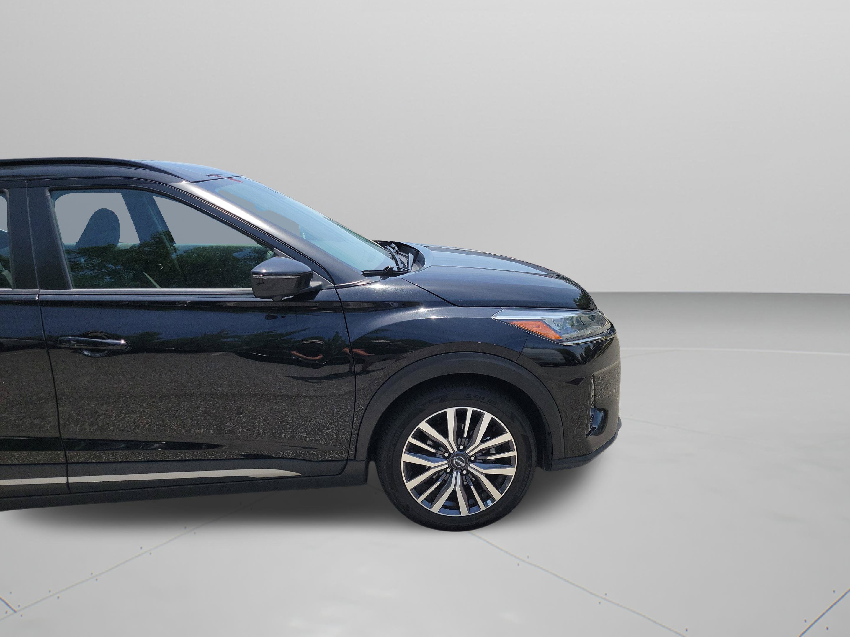 Used 2024 Nissan Kicks SR FWD image 31