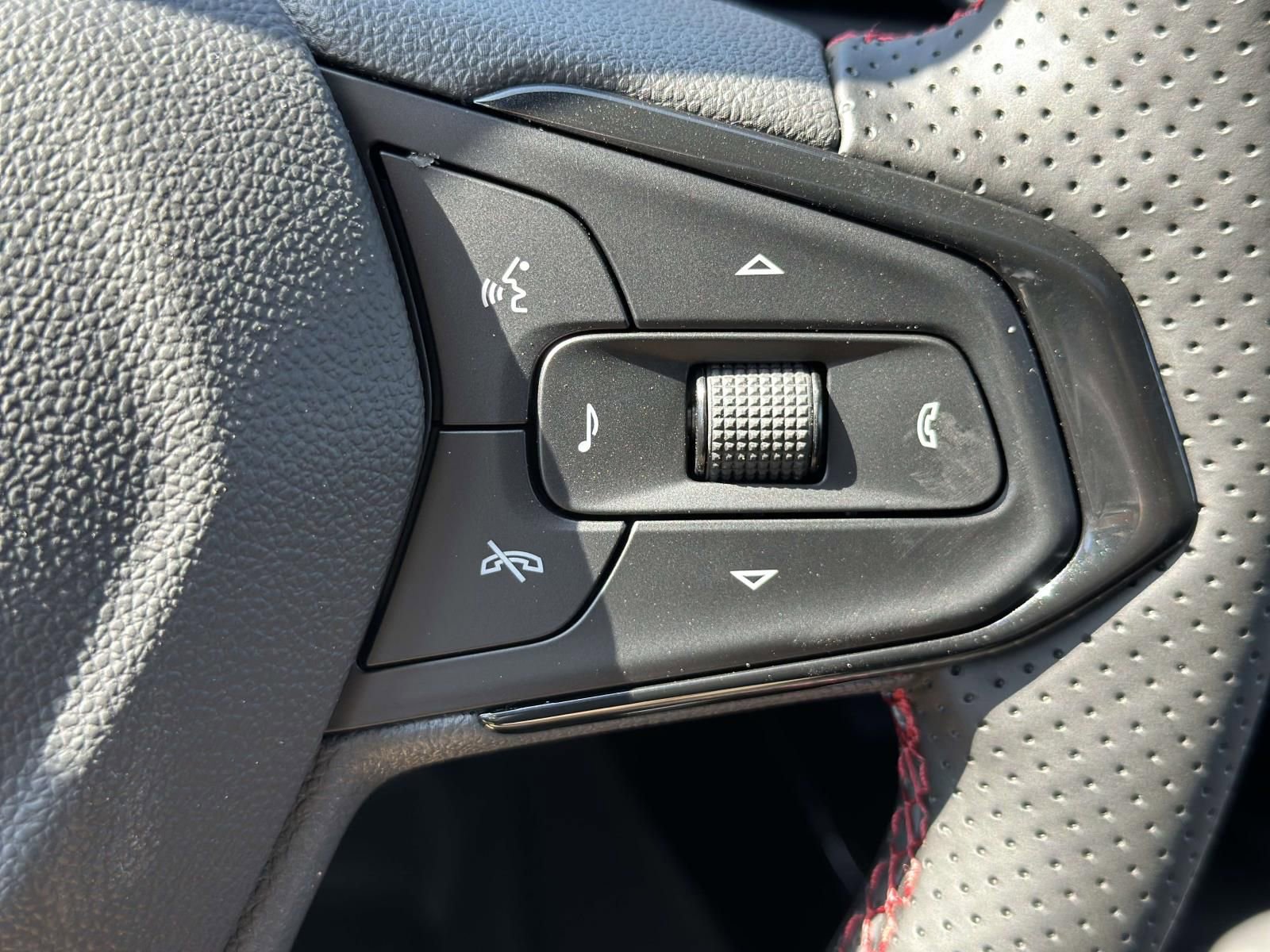 New 2026 Chevrolet Trax RS w/ Sunroof Package FWD image 15