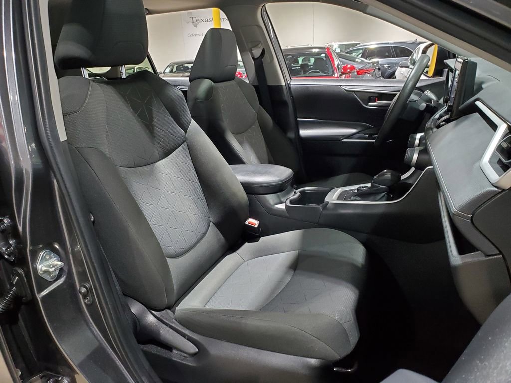Used 2022 Toyota RAV4 XLE w/ Convenience Package AWD/4WD image 13