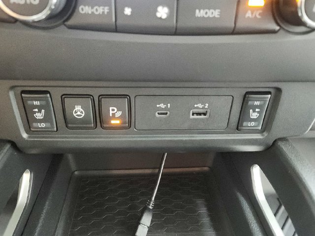 Used 2023 Nissan Frontier SV w/ SV Convenience Package RWD image 30