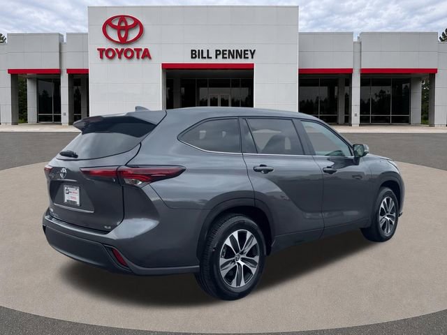 Used 2025 Toyota Highlander XLE FWD image 5
