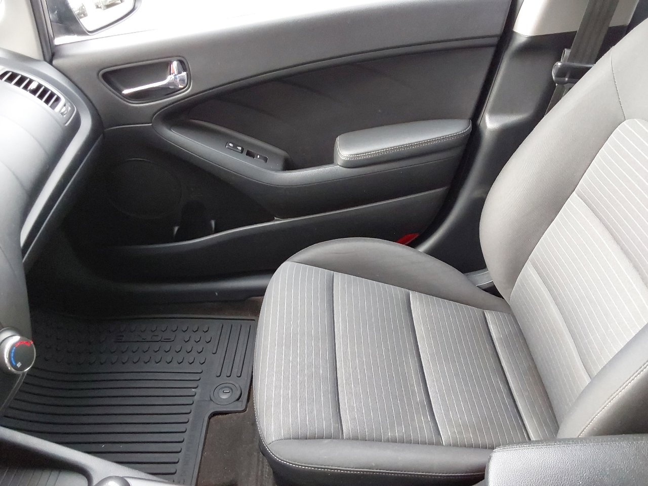 Used 2016 Kia Forte LX w/ LX Popular Package image 12