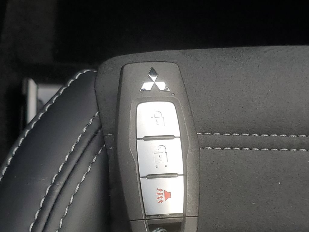New 2026 Mitsubishi Outlander LE AWD/4WD image 32