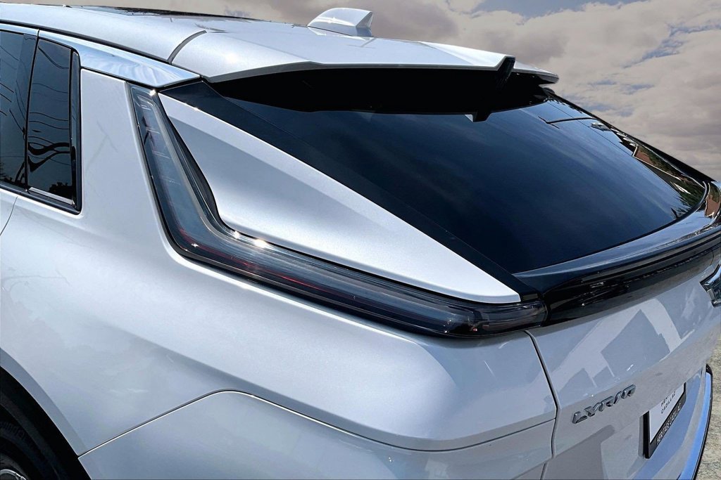 Certified 2024 Cadillac Lyriq Tech w/ Driver Assist Package AWD/4WD image 23