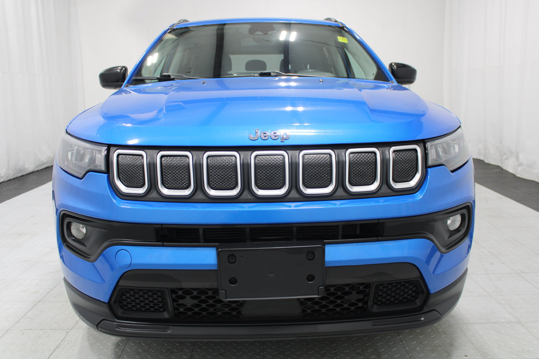 Used 2022 Jeep Compass Latitude w/ Sun and Sound Group FWD image 3