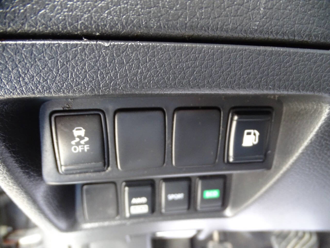 Used 2018 Nissan Rogue S image 16