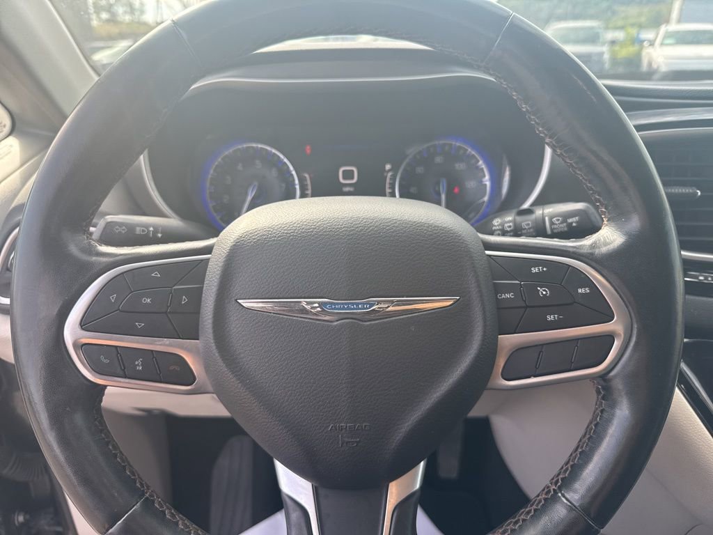 Used 2020 Chrysler Pacifica Touring-L Plus image 22