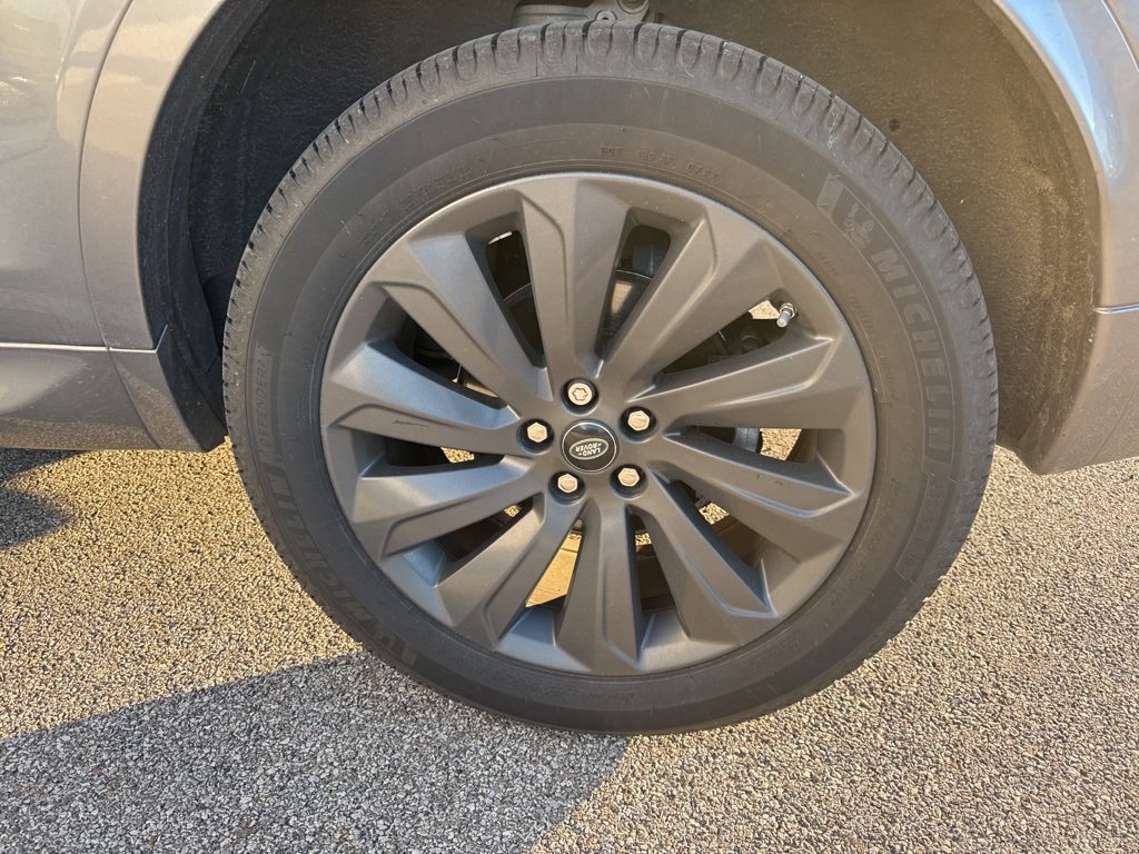 Used 2020 Land Rover Discovery Sport SE R-Dynamic image 5