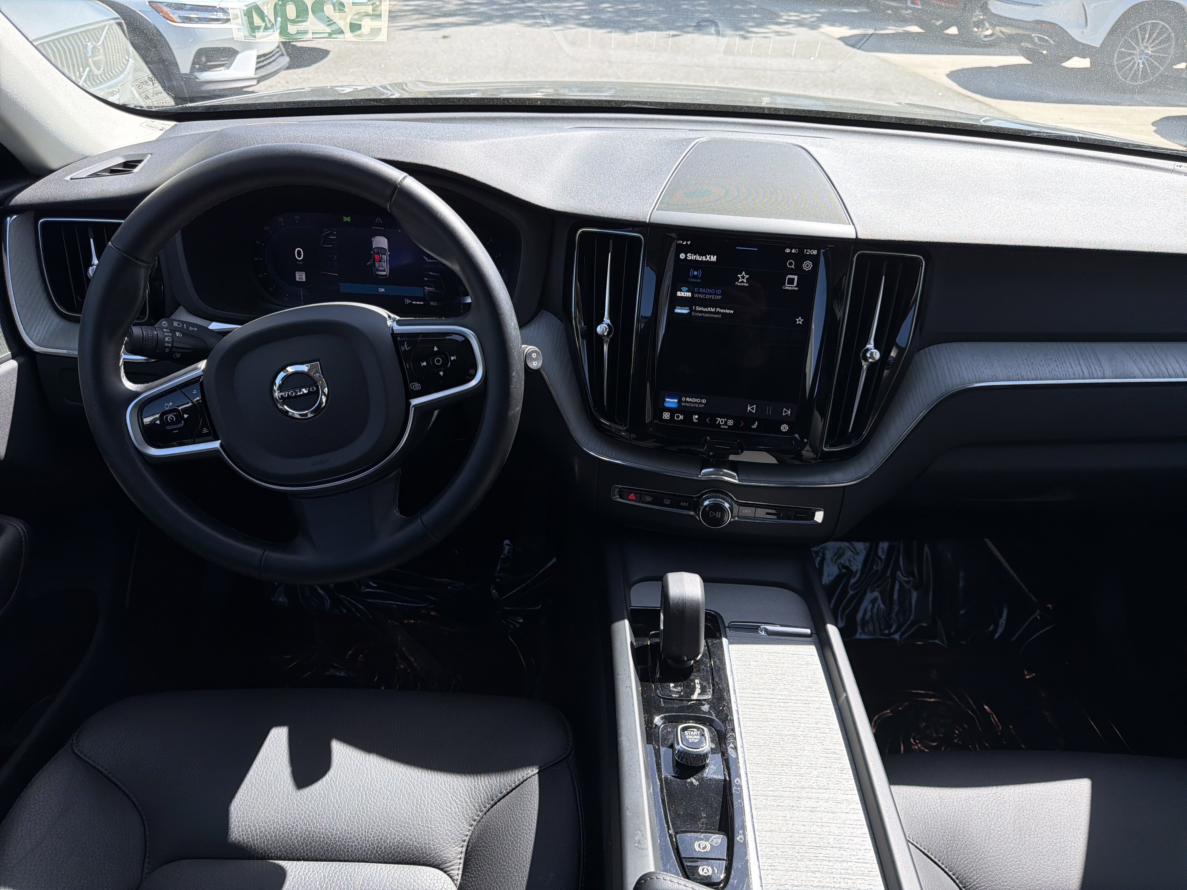 Certified 2025 Volvo XC60 B5 Plus image 30