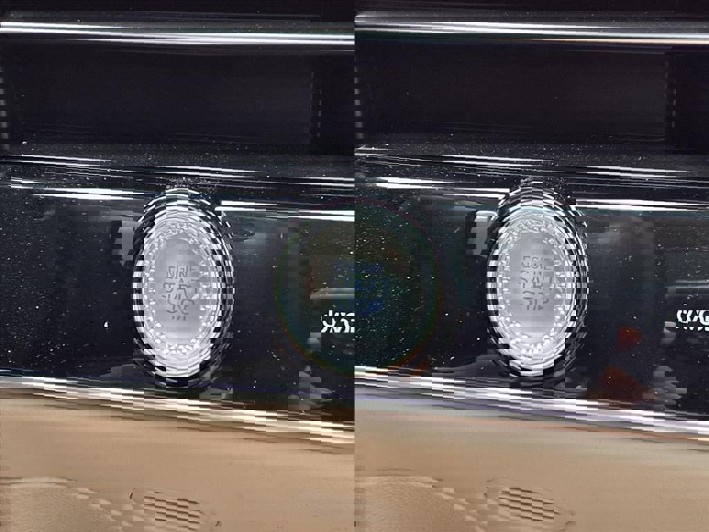 Used 2026 Genesis GV70 2.5T Advanced image 15