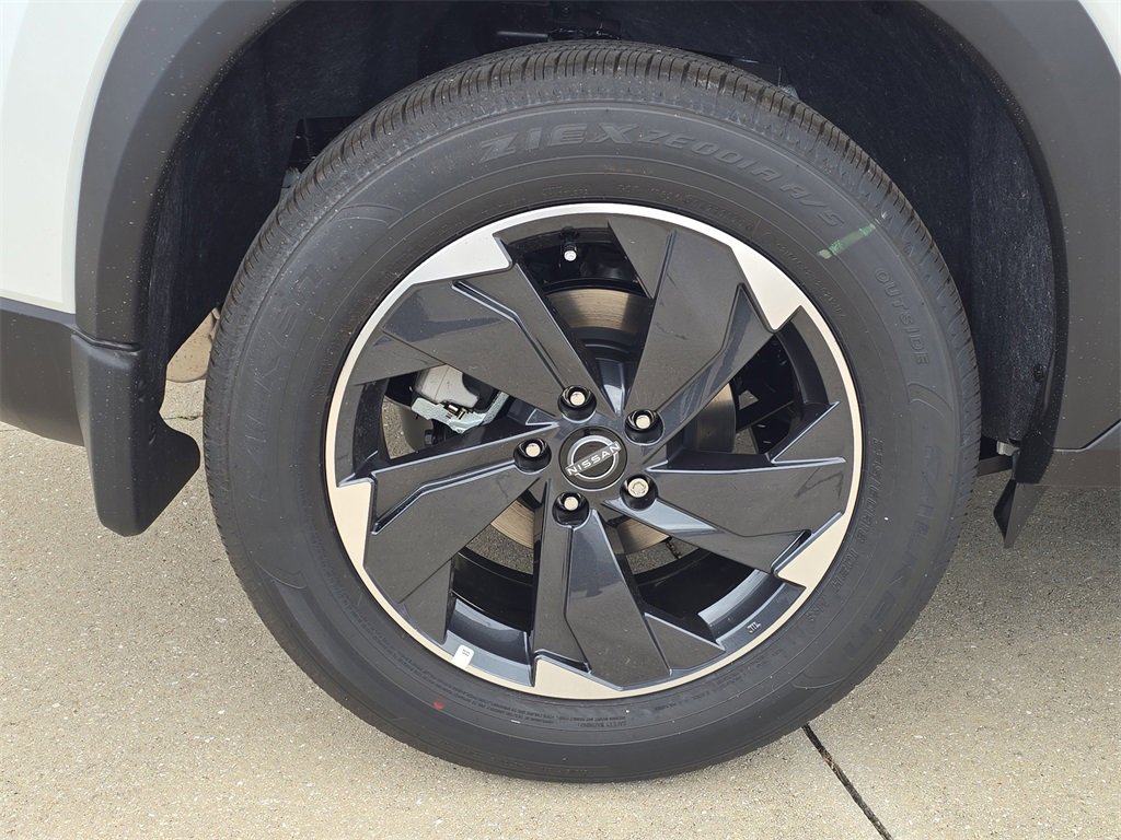 New 2026 Nissan Rogue SV w/ SV Premium Package image 3