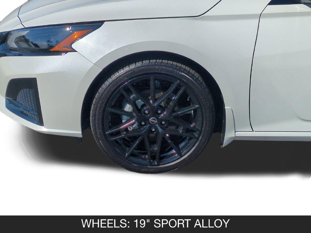 Used 2026 Nissan Altima 2.5 SR w/ SR Midnight Edition Package FWD image 11