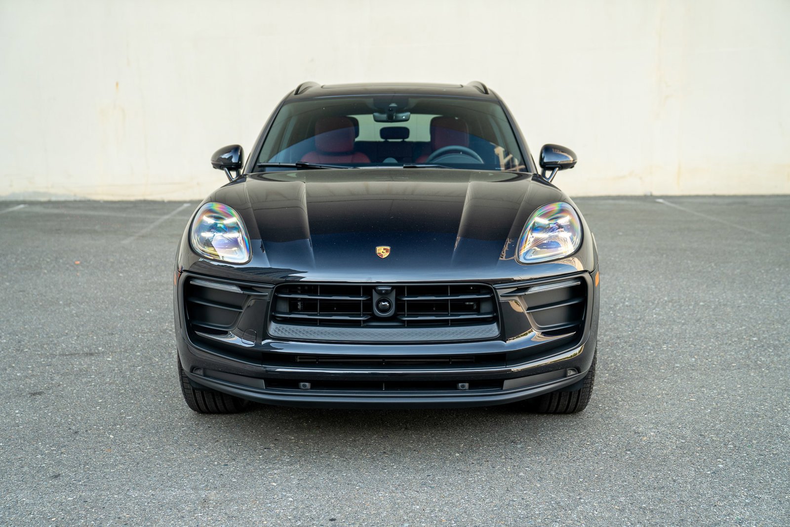 Certified 2025 Porsche Macan AWD/4WD image 6