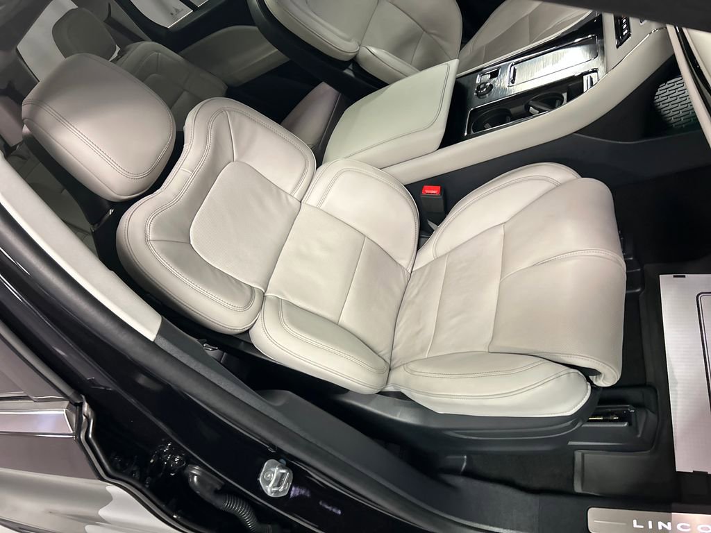 Used 2025 Lincoln Aviator Reserve w/ Equipment Group 201A image 25