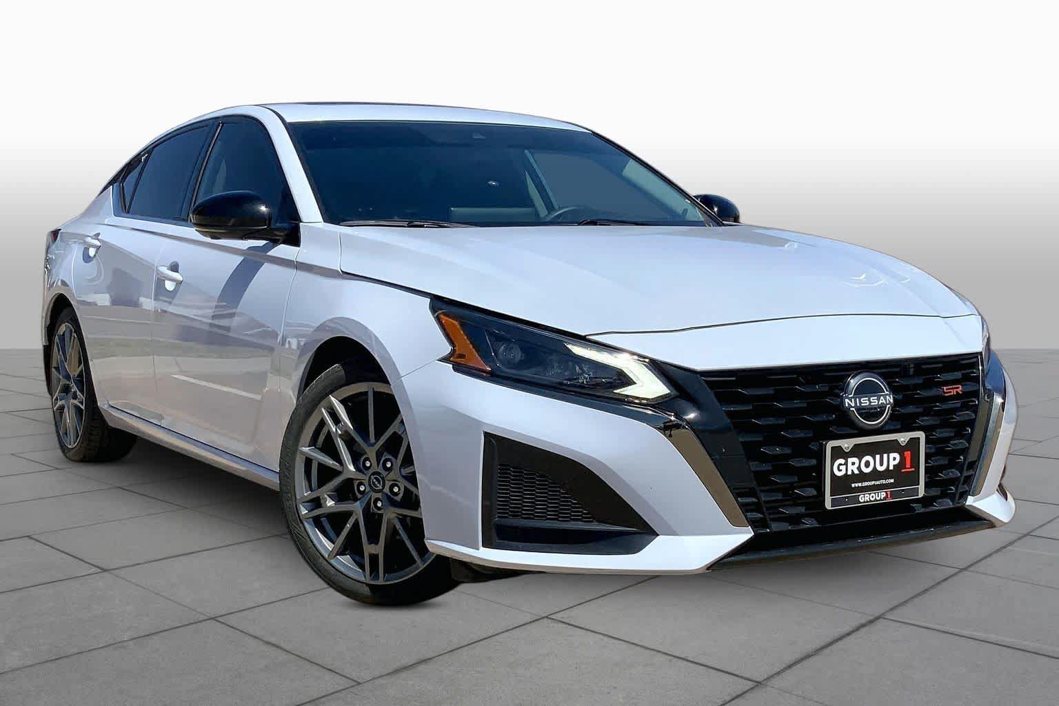 Used 2024 Nissan Altima 2.0 SR FWD image 3