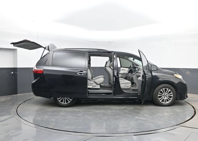 Used 2020 Toyota Sienna XLE FWD image 52