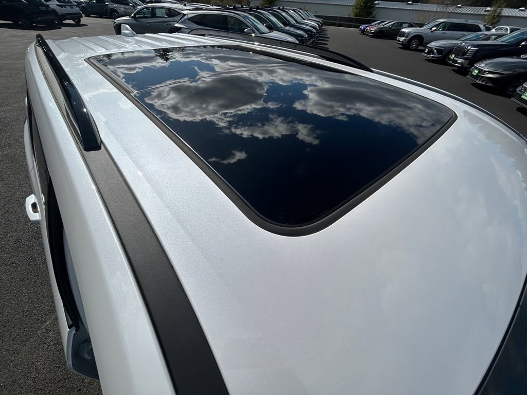 Used 2025 Chevrolet Traverse Z71 image 28