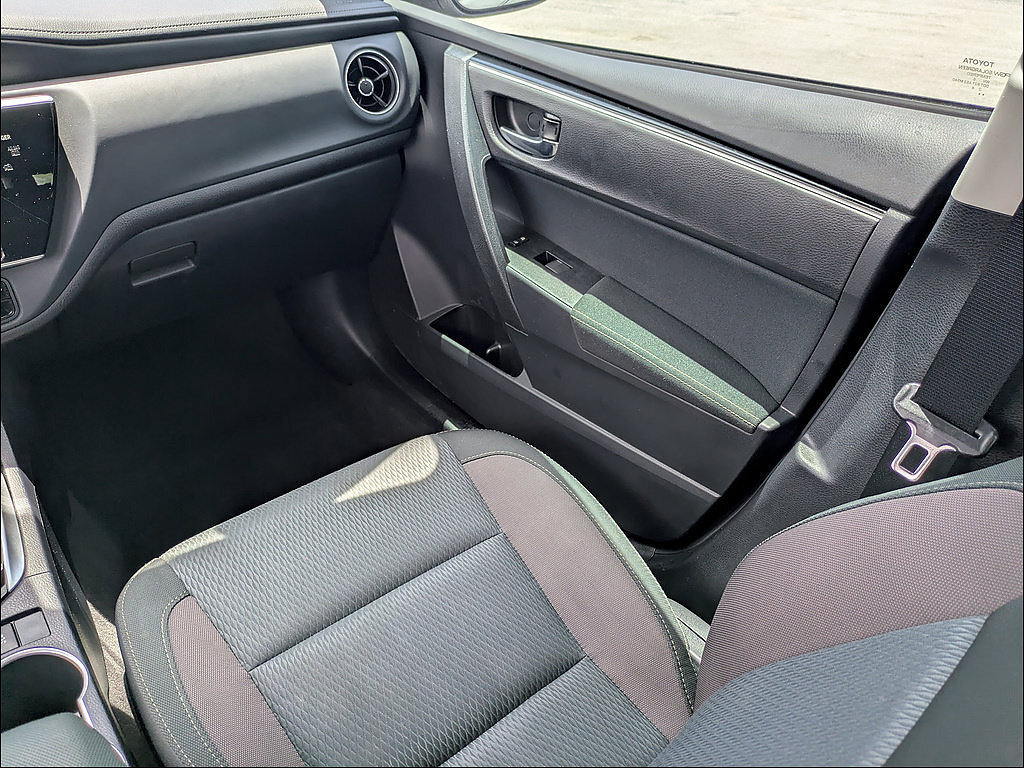 Used 2017 Toyota Corolla LE FWD image 12