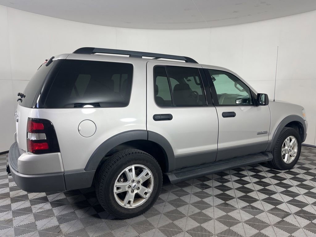 Used 2006 Ford Explorer XLT AWD/4WD image 4