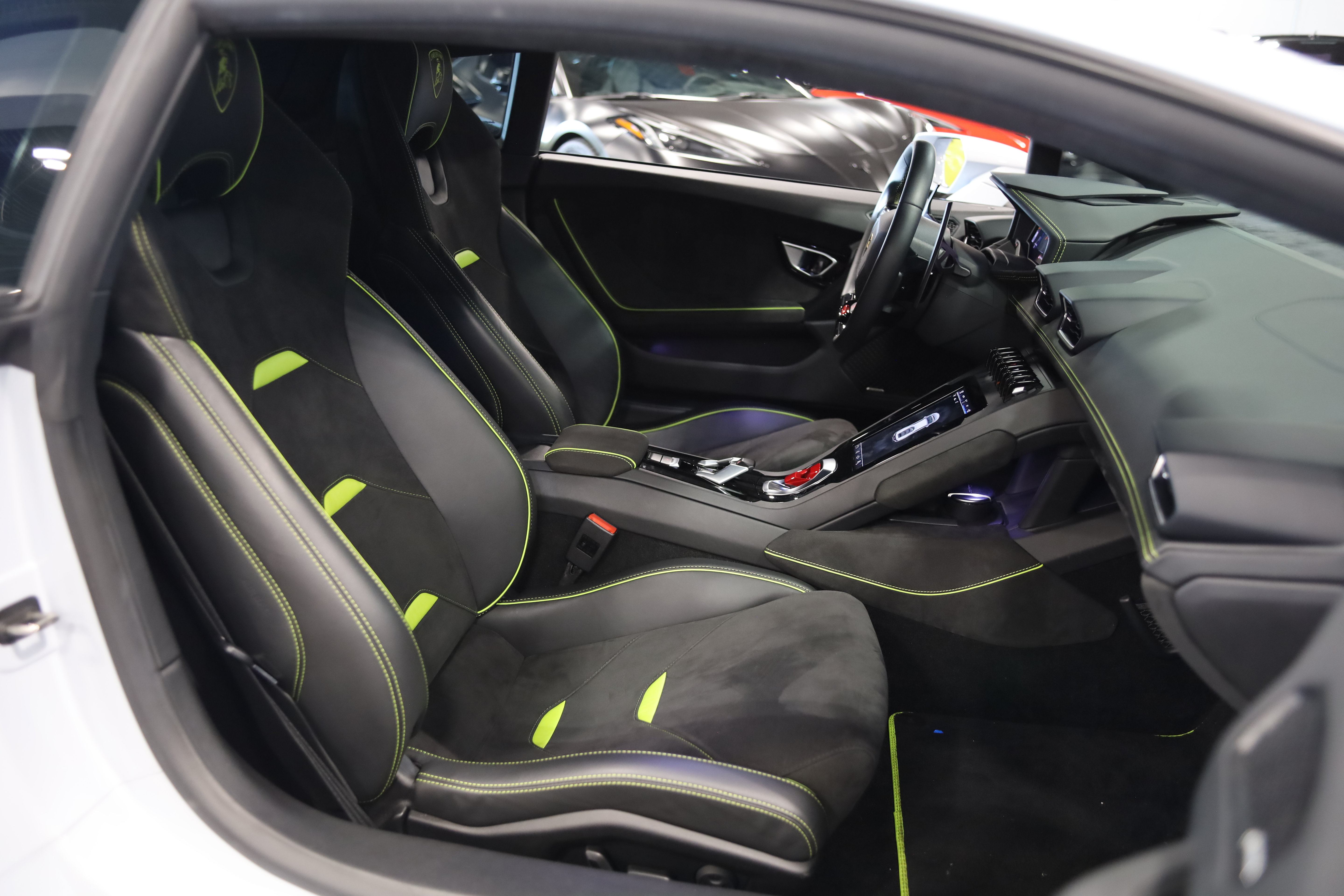 Used 2021 Lamborghini Huracan EVO AWD/4WD image 34