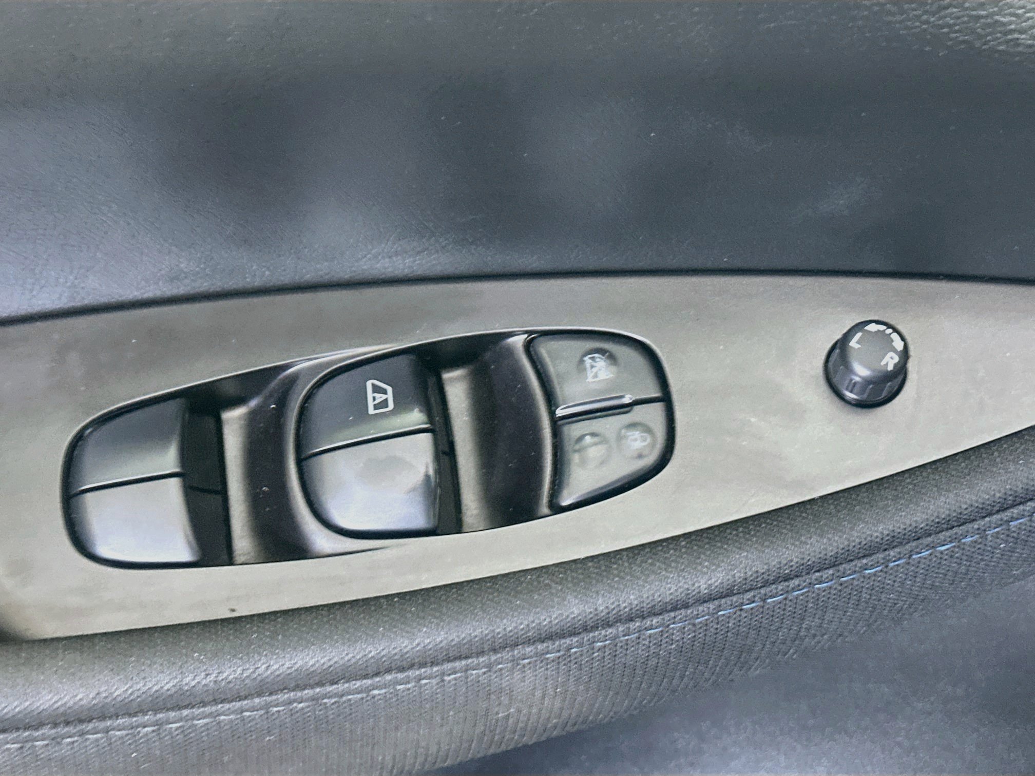 Used 2024 Nissan Leaf S FWD image 15