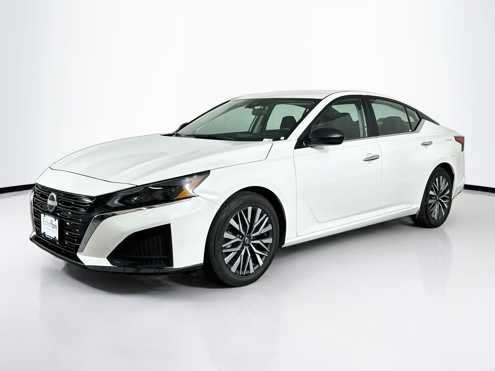 Used 2025 Nissan Altima 2.5 SV FWD image 3