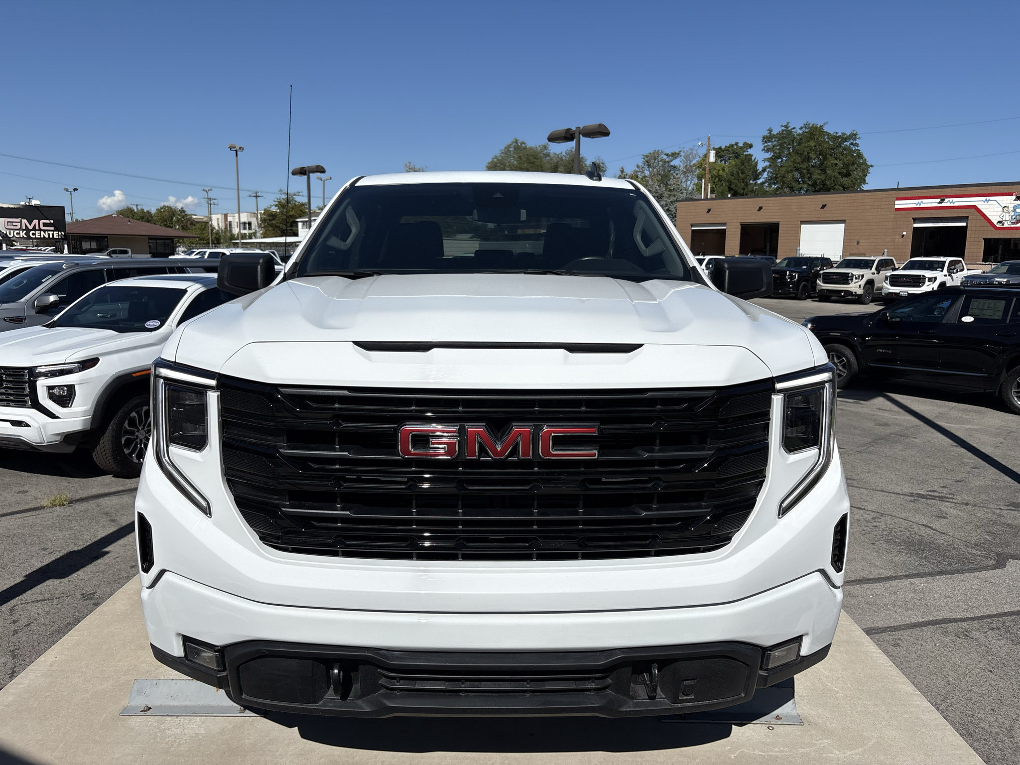Used 2024 GMC Sierra 1500 Elevation w/ X31 Off-Road Package AWD/4WD image 17
