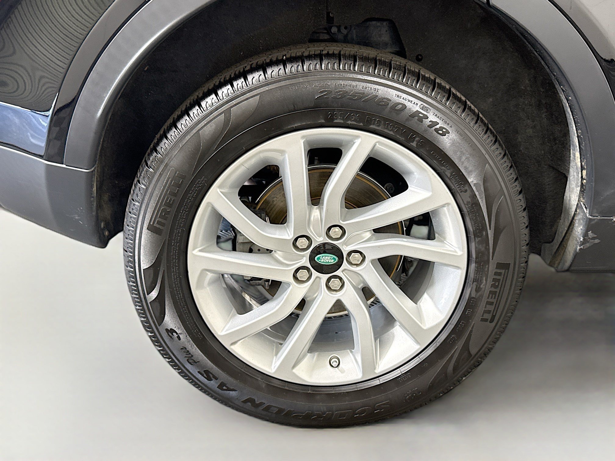Used 2019 Land Rover Discovery Sport HSE AWD/4WD image 32