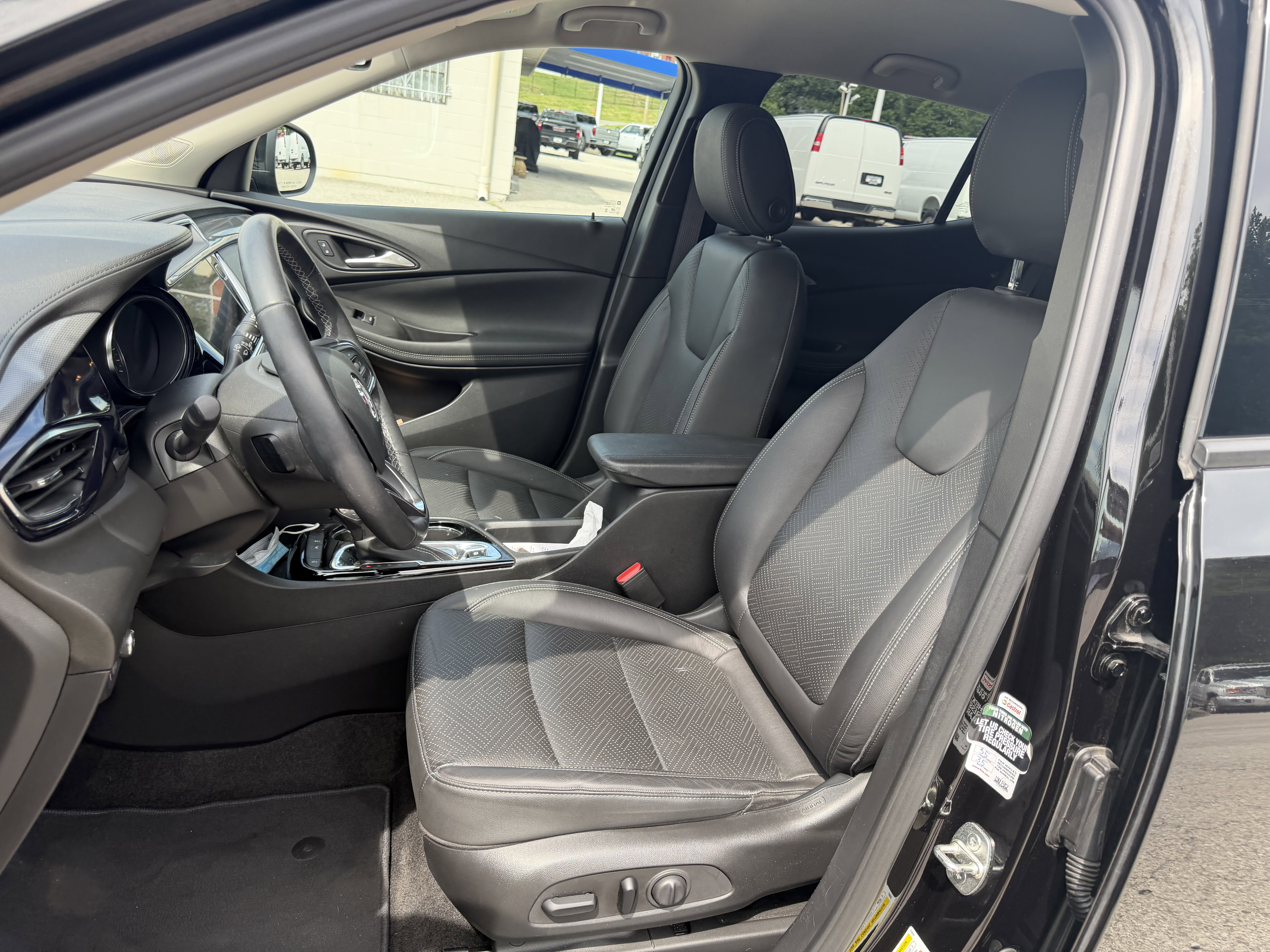 Used 2020 Buick Encore GX Essence FWD image 13