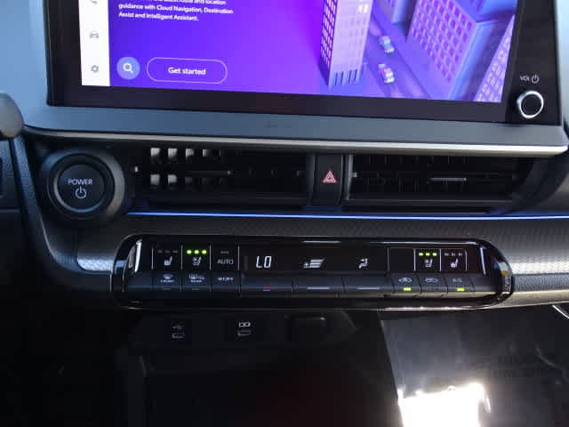 Used 2024 Toyota Prius FWD image 31