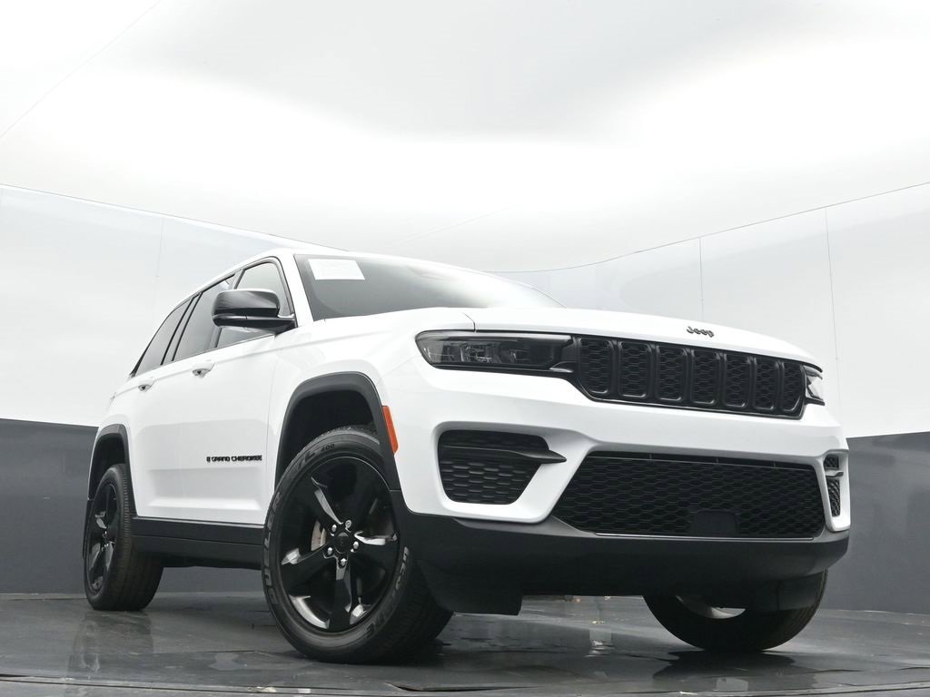 Used 2023 Jeep Grand Cherokee Altitude image 29